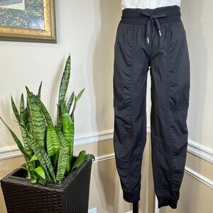 Lululemon Black Dance Studio Mid-Rise 10" Inseam 29" Jogger Athleisure Pants 6